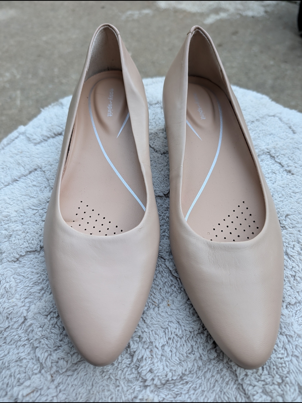 Easy Spirit Nude Leather Low Heel Shoes Size 9.5N